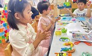美工区：中2班全家福