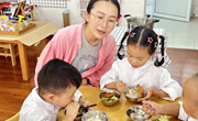 家园共育：家长进园陪餐活动